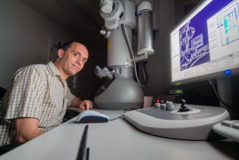 Zum Artikel "Elektronenmikroskopie – Erregern auf der Spur"
